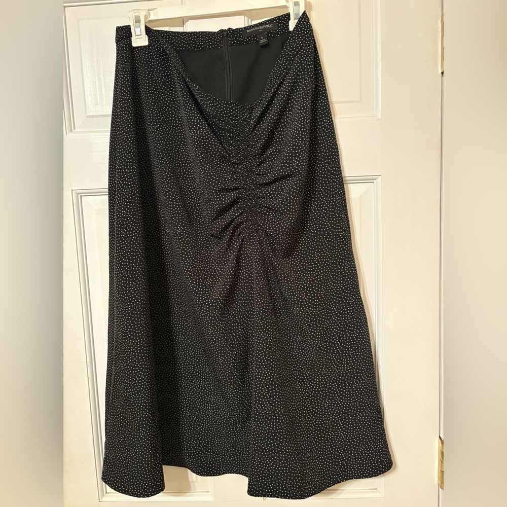 Banana Republic Black and White Flowy Polka  Dot  Skirt Size 8
